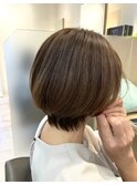 ボブベースのカットに、カラーリング