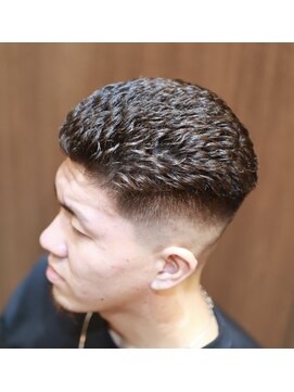 リルホビーズメンズグルーミング(Lil Hobbys Men's Grooming) バックアイロンパーマスタイル