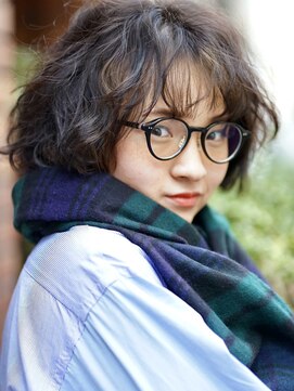 ベロニカ 外国人風くせ毛パーマ×大人のミディアム【タッセルボブ】