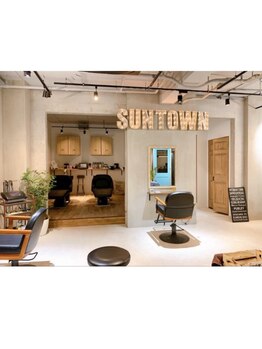 サンタウン(SUN TOWN)の写真/【浦和駅徒歩4分】少人数でゆったり空間◎経験豊富なスタイリストがなりたい姿をじっくりカウンセリング