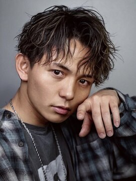 ゴート(GOATO) ツイストスパイラル　センターパート　コンマバング　ハイライト