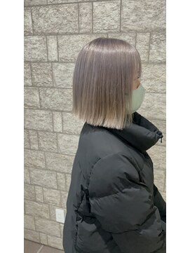 シェアサロンシエナ(share salon SCENA) シルバーカラー×パッツンボブ