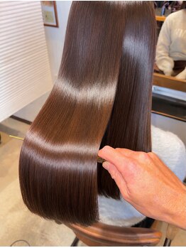 アメイロ(ameiro)の写真/髪質改善ヘアエステで理想の美髪へ！独自の技術が髪の内部を見極め、艶めく髪を演出☆