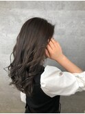 カーキアッシュ_外国人風_ほつれウェーブ_大人セミディ_春色