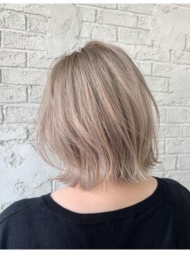 プライズ 池袋店(prize) ホワイトベージュショート切りっぱなしボブネオウルフ2125