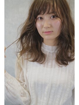 ガーランドウメダ(Garland umeda) ミディアムレイヤー×シアベージュ