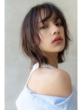 メゾンバイハバナ(maison by HAVANA) 大人かわいいフェザーバングカーキグレージュミディアムウルフ