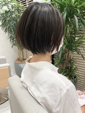 ステア ケース(stair case) 大人かわいい黒髪丸みショートボブ耳かけ20代30代40代髪型