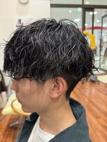 美容室ヒラトヤ 都南店&nbsp;メンズヘア波巻きパーマ黒髪ツーブロック刈り上げ20代30代40代