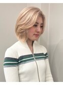 5325髪質改善金髪ホワイトブロンドフェザーショートレイヤーボブ