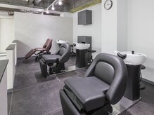 メンズサロンコンマ(men's salon ,)の雰囲気（店内［心斎橋/メンズ/パーマ/ブリーチ/メンズカット/men's］）