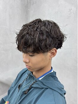 シード(SEED)の写真/【メンズサロン】人気の波巻きパーマと相性◎のハイライトや韓国風ハイトーンカラーもお任せ[広島/メンズ]