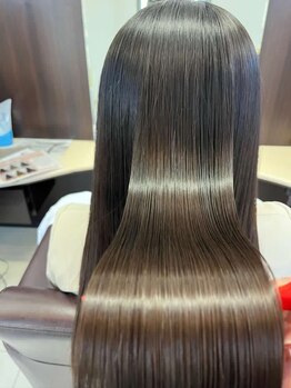 ビューティーサロン クイーン(beauty salon QUEEN)の写真/“美艶髪”が叶う♪髪の内側からしっかり補修してくれるから、思わず触れたくなるツヤ感に。