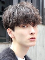 バイフィフス 原宿/表参道(by fifth)&nbsp;緩め波巻きスパイラルパーマシャドウパーマメンズセンターパート