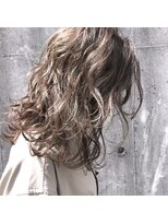 ムジーク(Musiiik)&nbsp;ベージュとハイライトの上品なハイトーンカラー