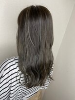 モルニ(MORNI)&nbsp;アッシュグレー_マロンベージュ Aラインボブ かきあげ