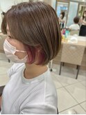 お手入れ簡単ショートボブ　ピンクイヤリングカラー