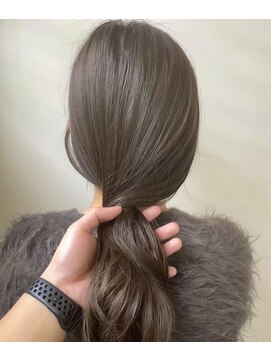 ユニール(unir) グレージュカラー