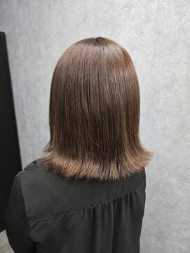 レエラ(LeLa) うるツヤ質感のミディアムストレート