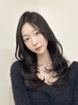 ロムーク 表参道(LOMKH)&nbsp;秋の小顔ロングレイヤーカット顔周りシールエクステブルーカラー