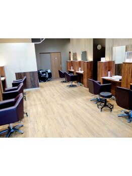 カラー専門店だからお財布に優しく定期的に通える◎お買い物帰りや、気になった時いつでもすぐカラー♪