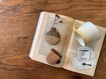 スナッグ(snug)の雰囲気(選べるドリンクやお菓子でカラーの合間も楽しい時間)