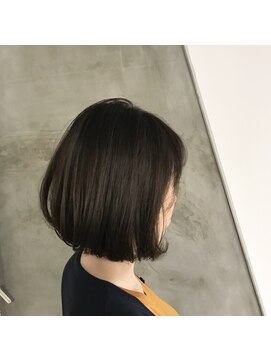 クロ(KURO.) 前下りボブ