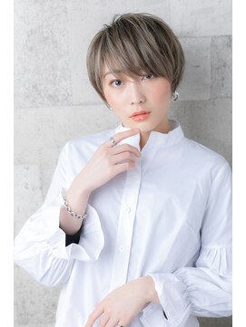 アッシュ 伊勢崎(ash) 30代40代小顔大人のナチュラル丸みショート☆細目ハイライト