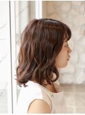 耳かけくびれミディアムくすみ艶カラー