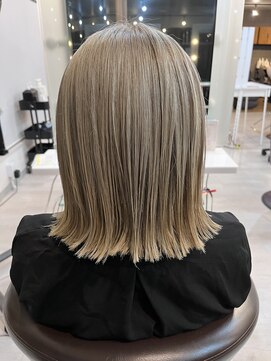 トモズヘアデザイン(Tomo's Hair Design) ホワイトグレージュ