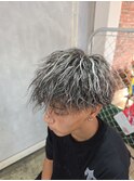 スキンフェードホワイトメッシュツイストパーマ