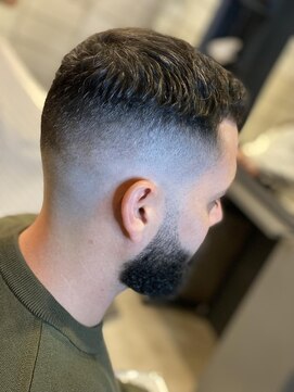 フランクスバーバー アンド ビアークラブ(FRANK'S BARBER and BEER CLUB) フェザーアップ