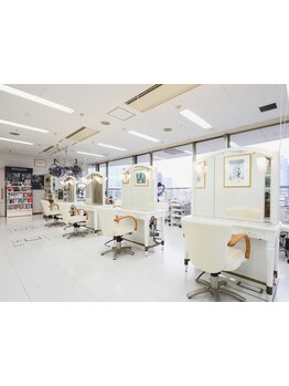 【六本木駅から徒歩3分】女性スタイリスト多数！気軽に相談できる雰囲気で、なりたいが叶う♪