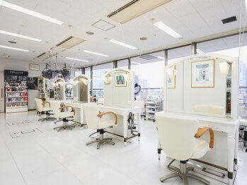 ハリウッドビューティサロン ハリウッドプラザ店の写真/【六本木駅から徒歩3分】女性スタイリスト多数!気軽に相談できる雰囲気で、なりたいが叶う♪