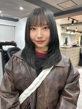 レイヤーカット×グレージュ