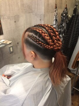 ニュージャックヘッズ(NEW JACK HEADS) コーンロウ5本＆フェードカット