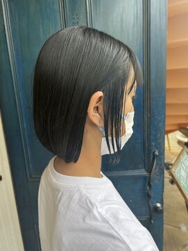 トワイロ(TOWAIRO) ブルーブラックのミニボブ