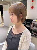 ミルクティーベージュ/耳かけショートボブ/丸みショートボブ