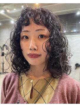 ナループロアオハナ(Nalu pu loa ohana) 海外風大きめハードパーマくるくるパーマミディアムパーマ