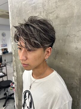 メンズサロン キング 高槻店(Men’s salon K!ng) フェザーショートアップバングセンターパートメンズハイライト