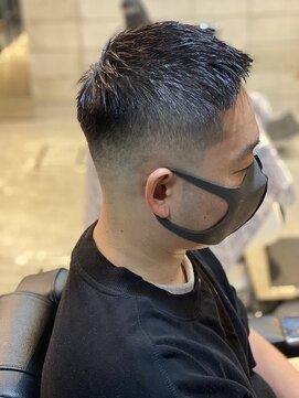 フランクスバーバー アンド ビアークラブ(FRANK'S BARBER and BEER CLUB) スキンフェードショートレイヤークロップテクノ