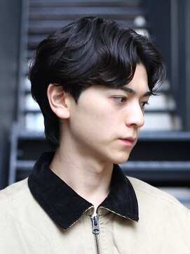 ノイセル(Noisyle) センターパートウルフ緩めパーマ