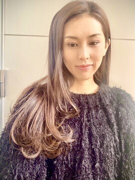 ヨッシュ(yosh) 大人女性ロングスタイル