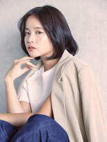 ミューシェレゴ(meauche...lego)&nbsp;清潔感と女性らしさを引き立てる上品な内巻きミディ