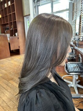 【香】新色オリーブグレージュで透け感のあるロングヘア