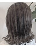 グレージュ×切りっぱなしボブ