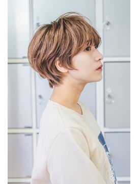 イーズ 鎌倉(e's) 《e's イーズ鎌倉》柔らかなシルエットのシンプルショートヘア