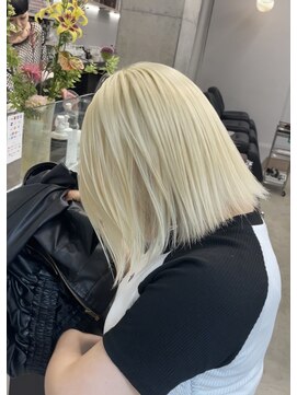 ヴァーディ オモテサンドウ(Vardy omotesando) 抜きっぱなしブリーチ・ケアブリーチ・ダブルカラー・ボブヘア