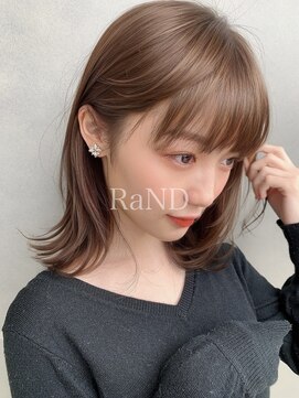 ランド(RaND) くびレイヤーカットエモージュ切りっぱなしボブでザインカラー