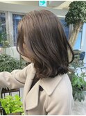 透け感のあるこだわりのグレージュ